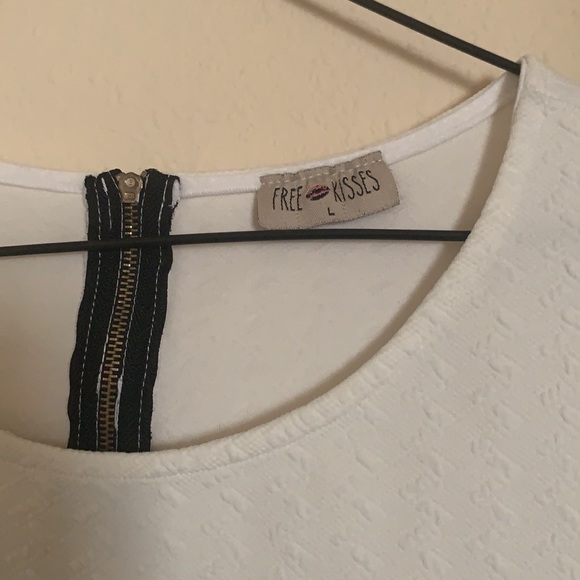 White Blouse Gold Zipper Large Short Sleeve - Picture 2 of 4